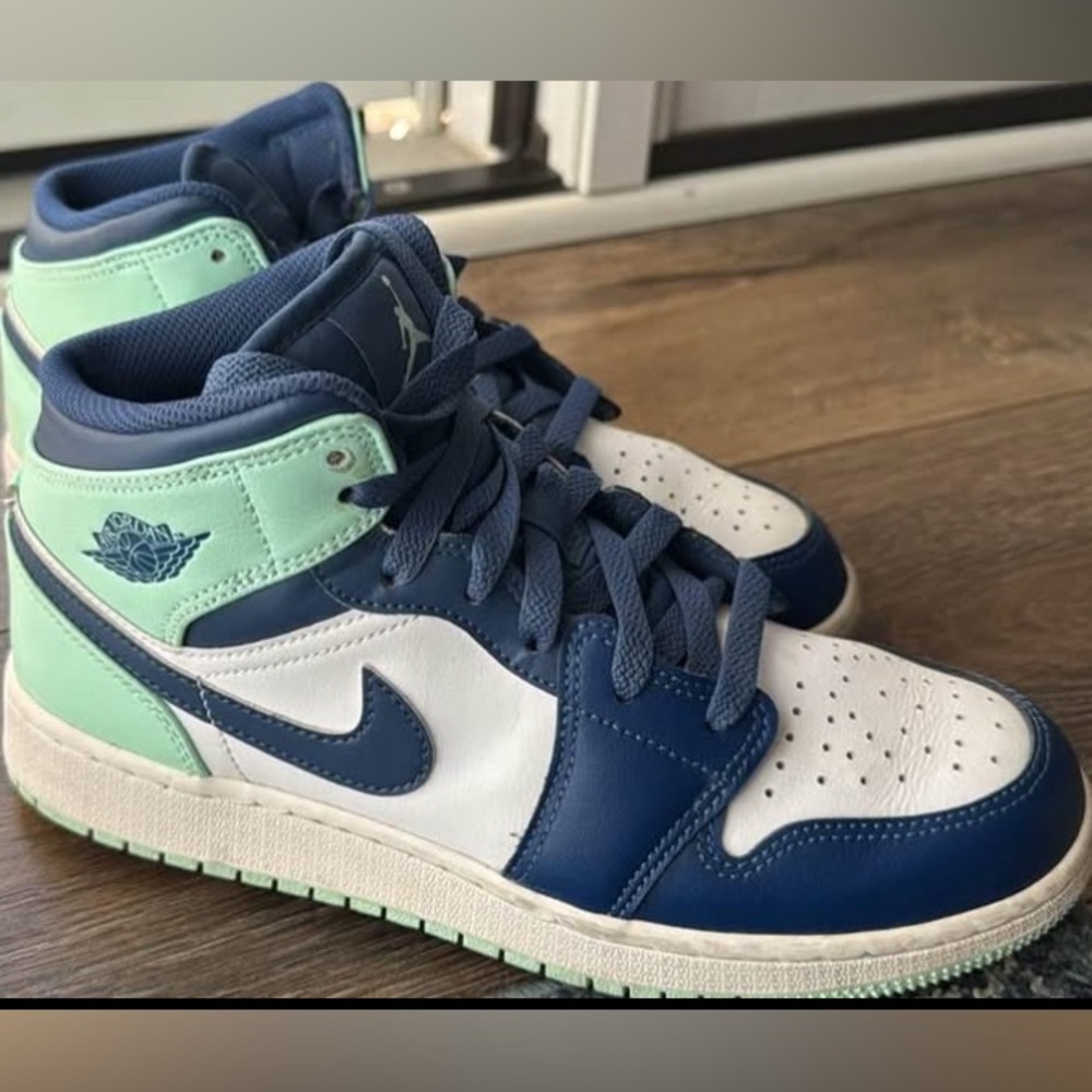 Nike Air Jordan 1 Mid Mystic Navy